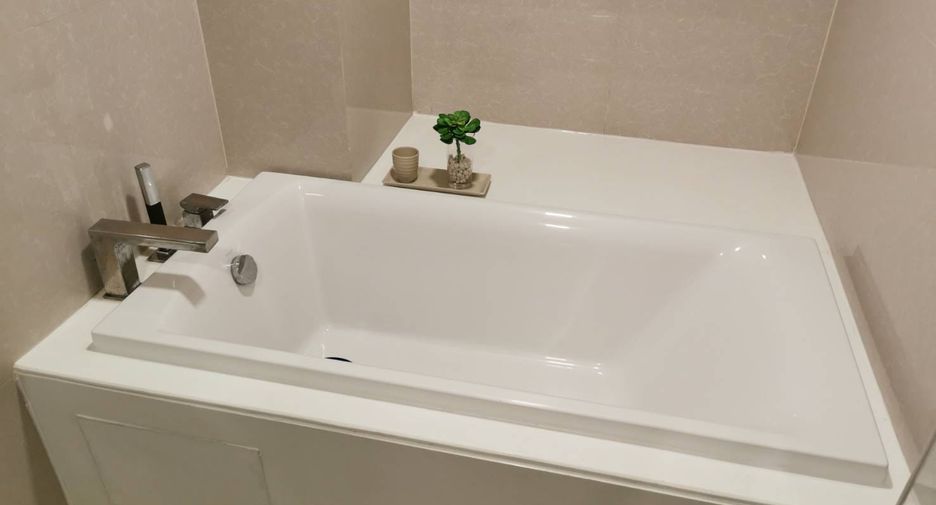 Condo en alquiler y en venta de 2 habitaciones en Khlong Toei, Bangkok