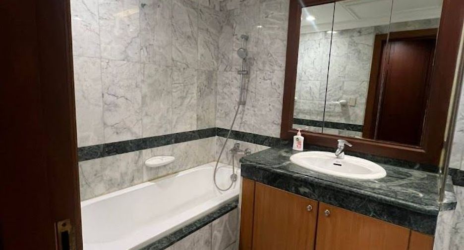 Wohnung zur Miete mit 2 Zimmer in Pathum Wan, Bangkok