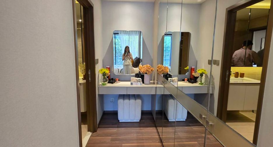 For sale 1 bed condo in Khlong Toei, Bangkok