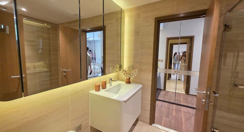 For sale 1 bed condo in Khlong Toei, Bangkok