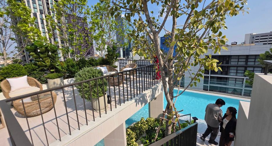 For sale 1 bed condo in Khlong Toei, Bangkok