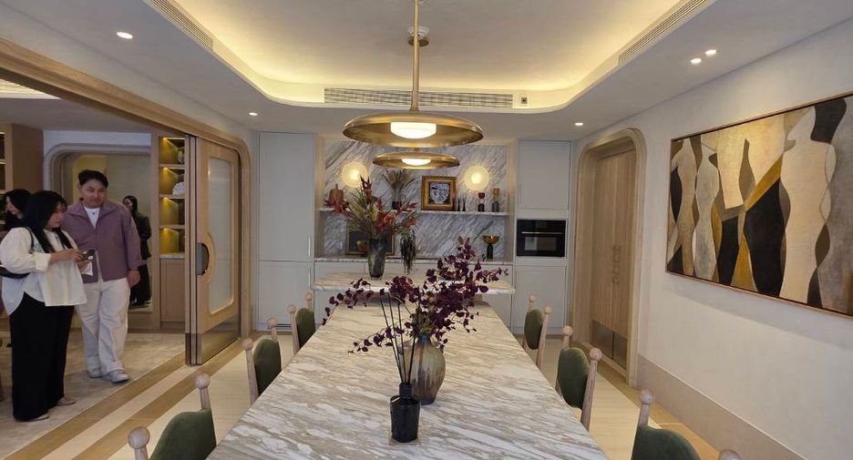 For sale 3 bedrooms condo in Khlong Toei, Bangkok