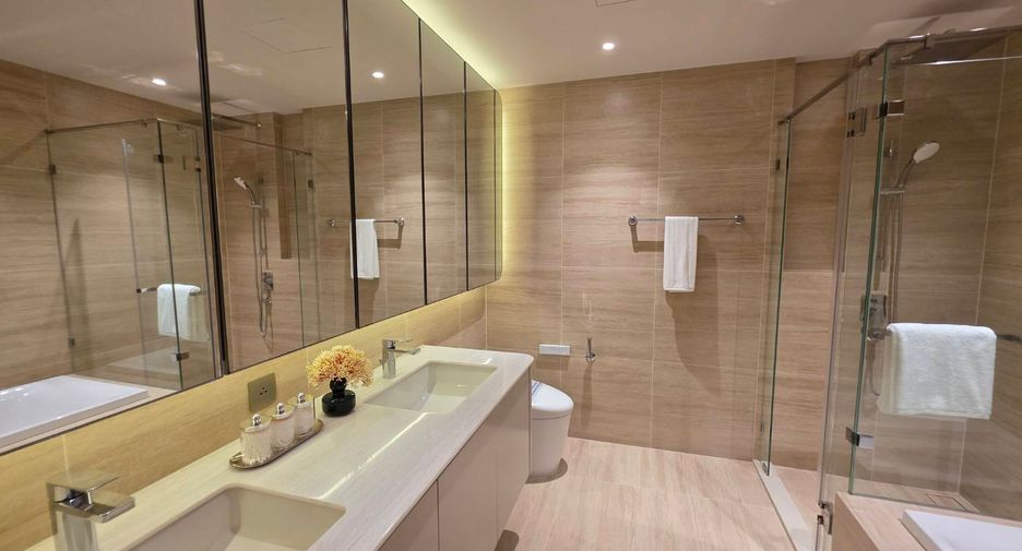 For sale 2 bedrooms condo in Khlong Toei, Bangkok