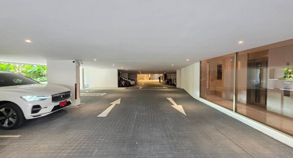 For sale 2 bedrooms condo in Khlong Toei, Bangkok