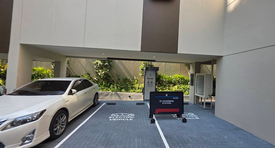 For sale 2 bedrooms condo in Khlong Toei, Bangkok