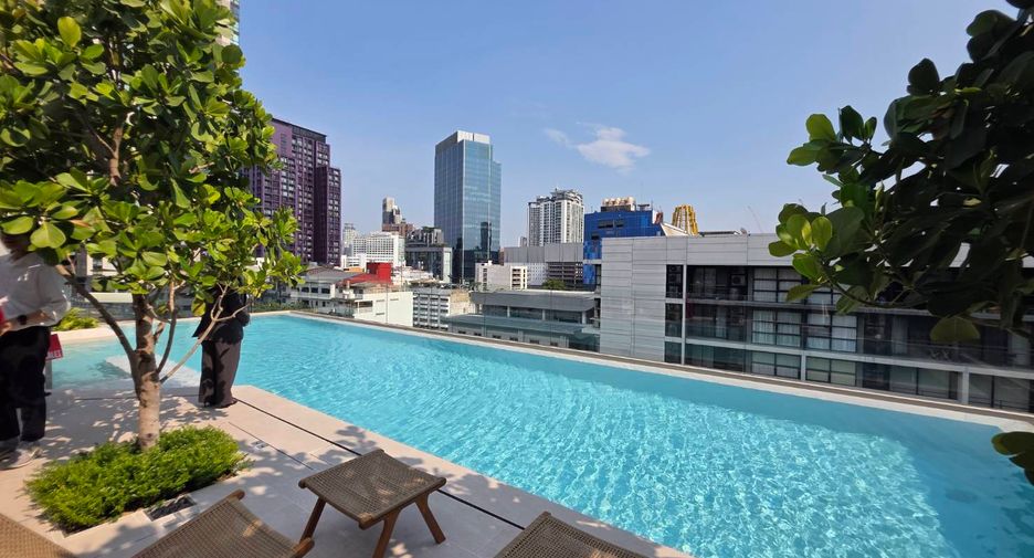For sale 3 bedrooms condo in Khlong Toei, Bangkok