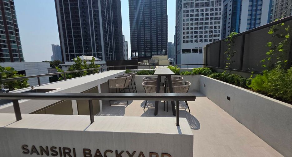 For sale 3 bedrooms condo in Khlong Toei, Bangkok