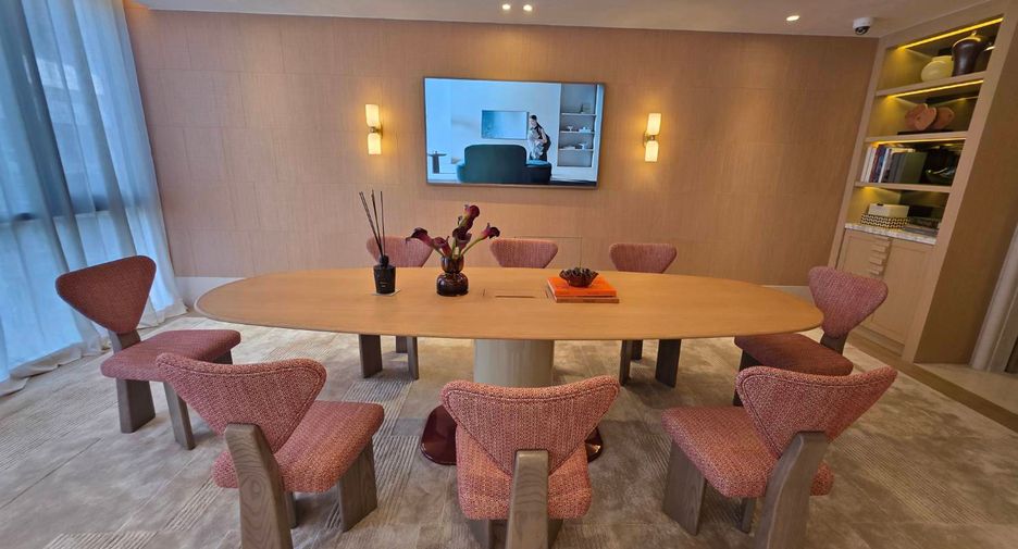 For sale 3 bedrooms condo in Khlong Toei, Bangkok