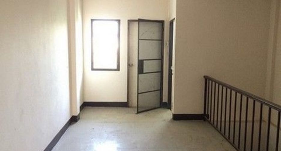 For sale 1 bed retail Space in Mueang Lamphun, Lamphun
