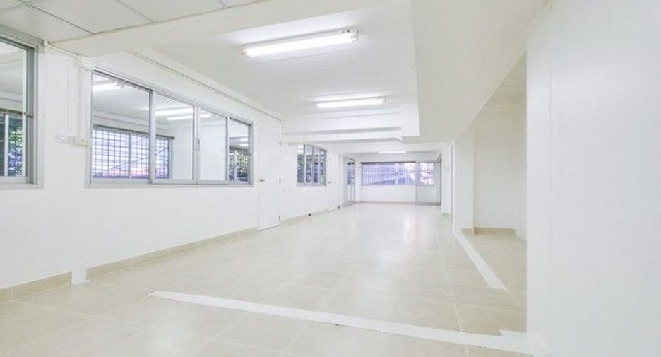 For rent 1 bed office in Khlong Toei, Bangkok