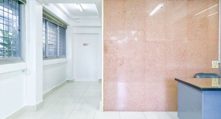 For rent 1 bed office in Khlong Toei, Bangkok