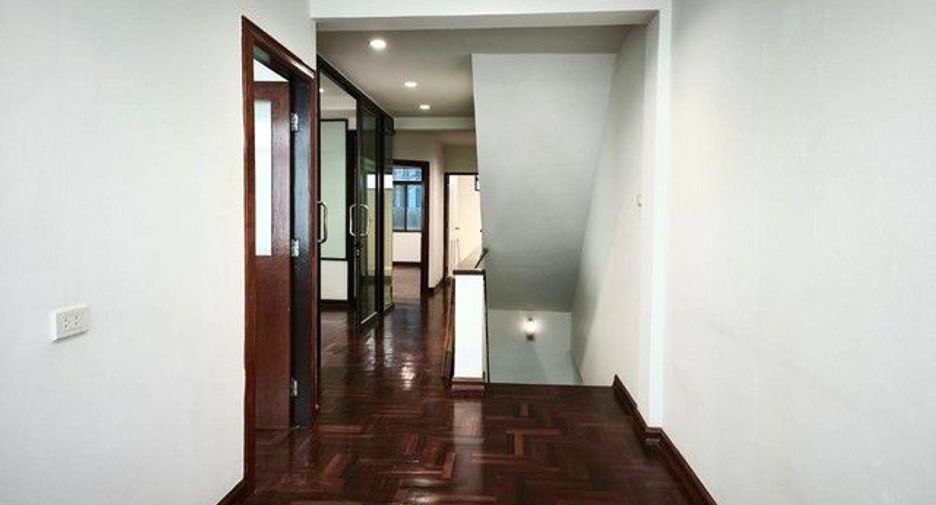 For rent 1 bed office in Khlong San, Bangkok