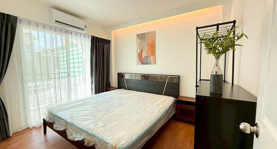 Reihenhaus zur Miete mit 3 Zimmer in Phasi Charoen, Bangkok