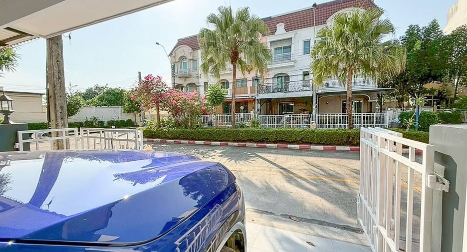 Reihenhaus zur Miete mit 3 Zimmer in Phasi Charoen, Bangkok