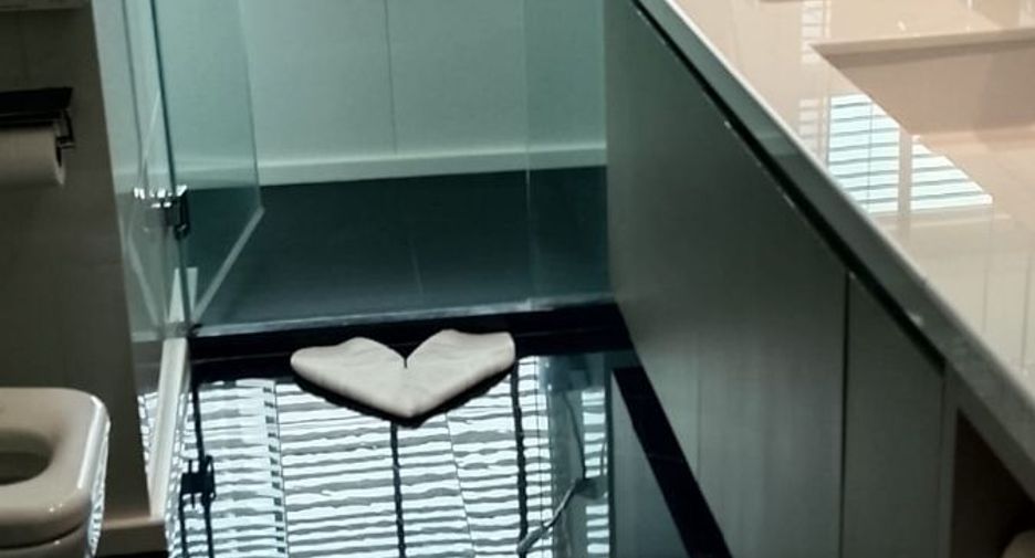 For rent 3 bedrooms condo in Watthana, Bangkok
