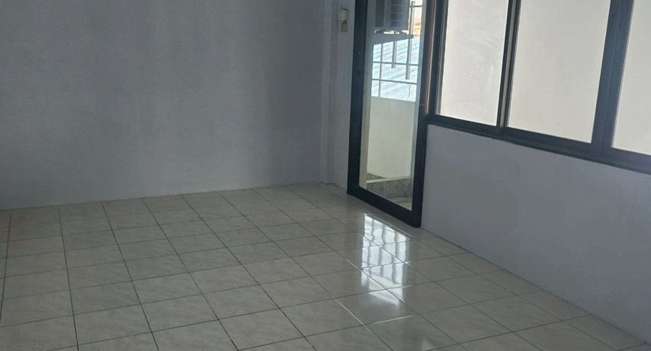 出售 8 卧室 商业空间 在 Mueang Chon Buri, Chon Buri