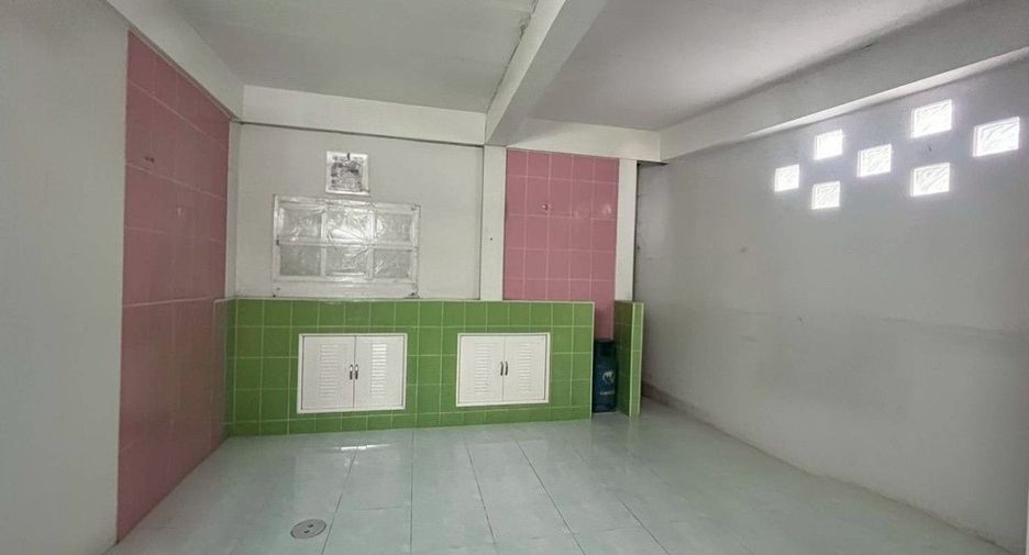 出售 8 卧室 商业空间 在 Mueang Chon Buri, Chon Buri