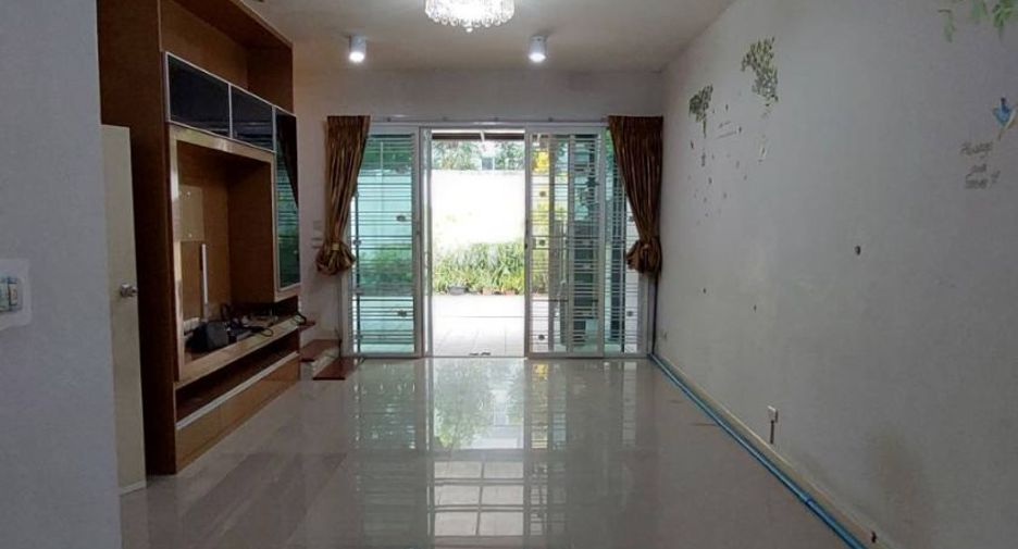 For sale 3 bedrooms townhouse in Chom Thong, Bangkok