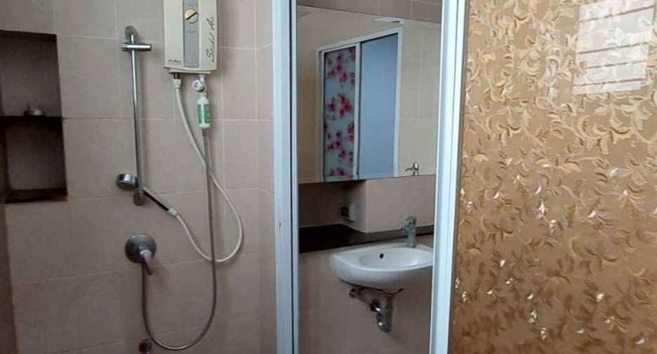 For sale 3 bedrooms townhouse in Chom Thong, Bangkok