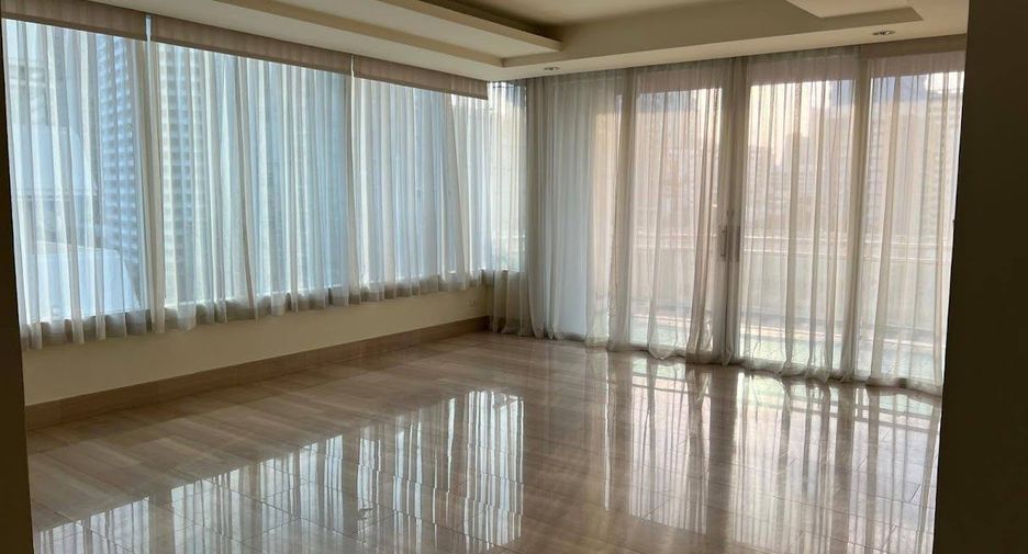 For rent 3 bedrooms condo in Pathum Wan, Bangkok