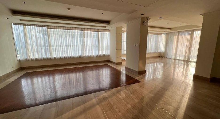 For rent 3 bedrooms condo in Pathum Wan, Bangkok