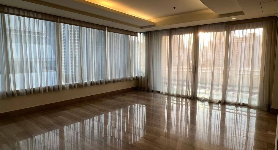 For rent 3 bedrooms condo in Pathum Wan, Bangkok