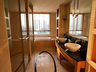 Condo en alquiler de 3 habitaciones en Pathum Wan, Bangkok