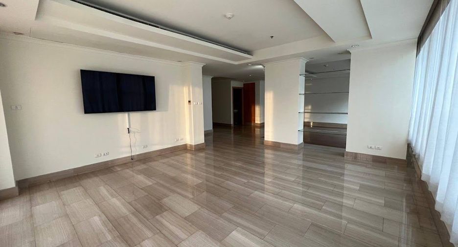For rent 3 bedrooms condo in Pathum Wan, Bangkok