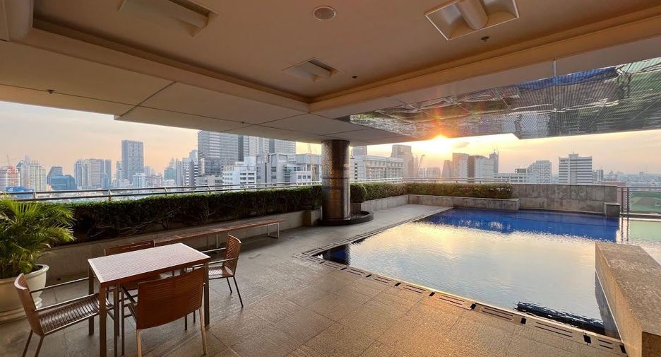 For rent 3 bedrooms condo in Pathum Wan, Bangkok