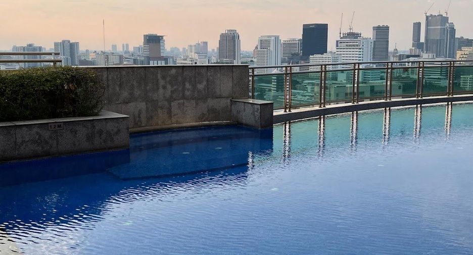 For rent 3 bedrooms condo in Pathum Wan, Bangkok
