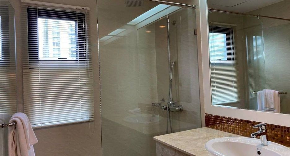 For rent 3 ベッドルーム condo in Watthana, Bangkok
