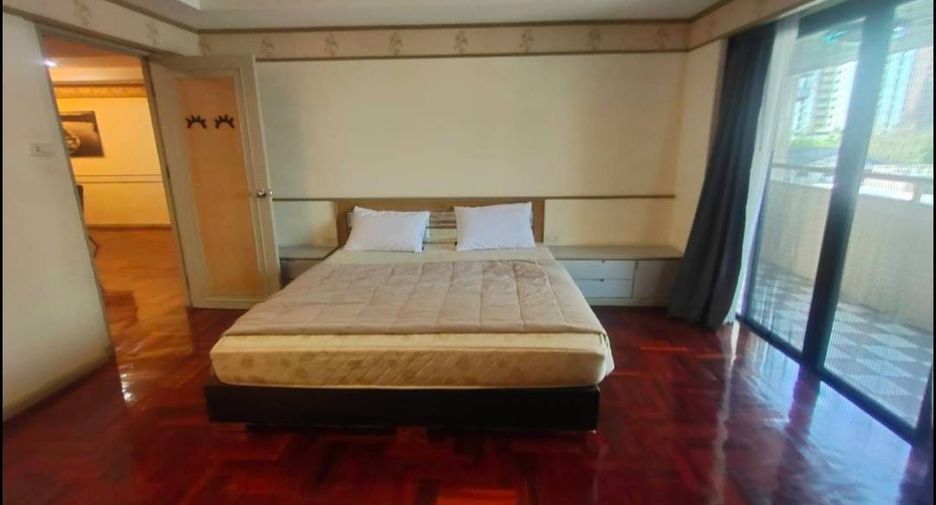For rent 3 bedrooms condo in Watthana, Bangkok