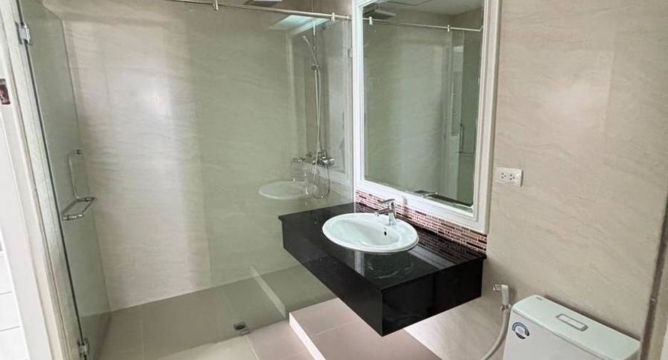 For rent 3 ベッドルーム condo in Watthana, Bangkok