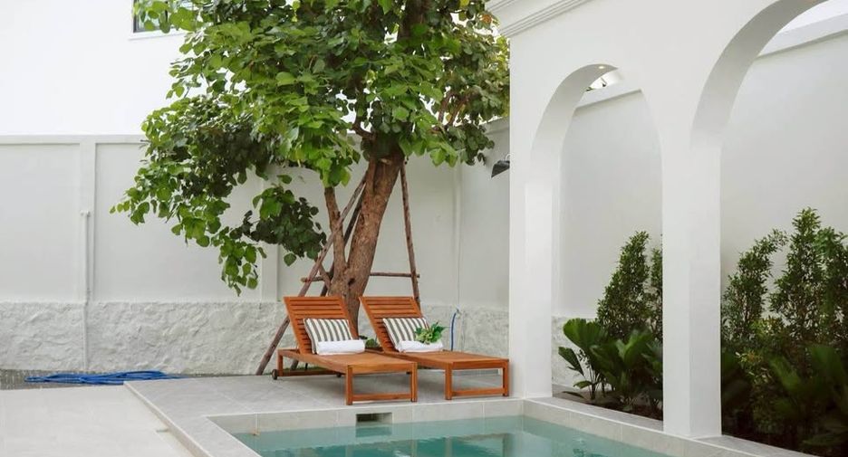 For rent and for sale 4 bedrooms villa in Jomtien, Pattaya