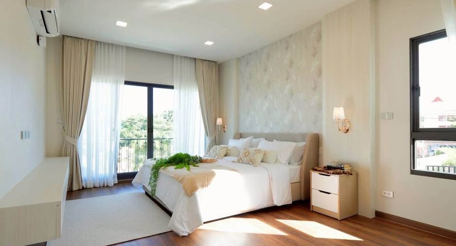 For rent and for sale 4 bedrooms villa in Jomtien, Pattaya