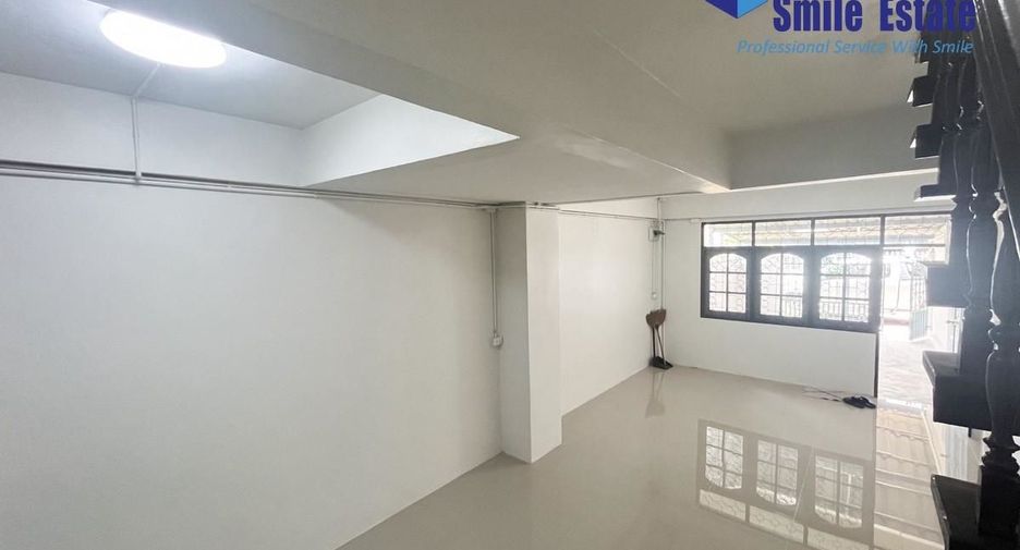 Casa adosada en venta de 2 habitaciones en Bang Na, Bangkok