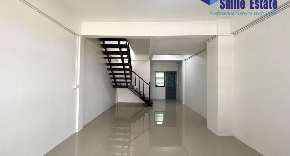 Casa adosada en venta de 2 habitaciones en Bang Na, Bangkok