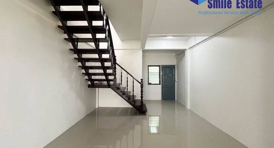 Casa adosada en venta de 2 habitaciones en Bang Na, Bangkok