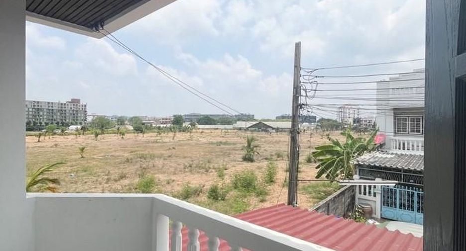 Casa adosada en venta de 2 habitaciones en Bang Na, Bangkok