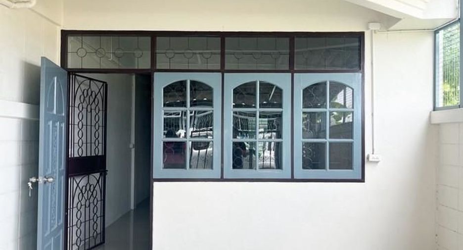 Casa adosada en venta de 2 habitaciones en Bang Na, Bangkok