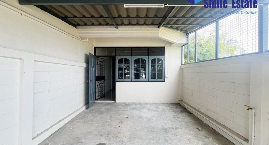 Casa adosada en venta de 2 habitaciones en Bang Na, Bangkok