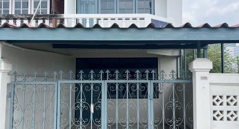 Casa adosada en venta de 2 habitaciones en Bang Na, Bangkok