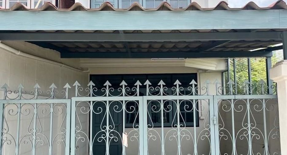 Casa adosada en venta de 2 habitaciones en Bang Na, Bangkok