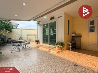 À vendre 3 chambres maison de ville à Si Racha, Chonburi