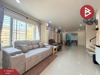 À vendre 3 chambres maison de ville à Si Racha, Chonburi
