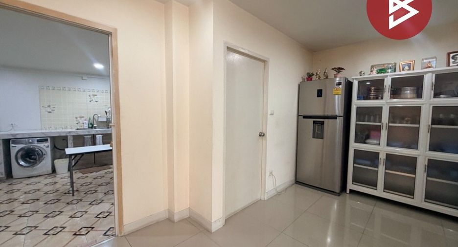 Casa adosada en venta de 3 habitaciones en Si Racha, Chonburi