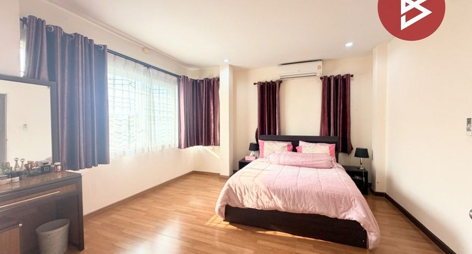 Casa adosada en venta de 3 habitaciones en Si Racha, Chonburi