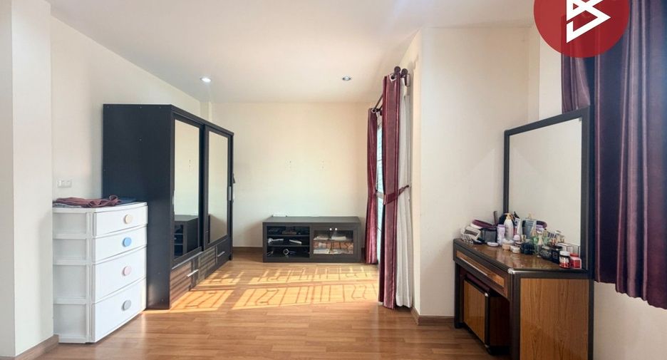 Casa adosada en venta de 3 habitaciones en Si Racha, Chonburi