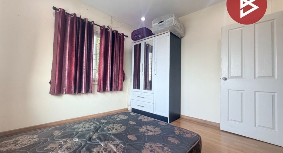 Casa adosada en venta de 3 habitaciones en Si Racha, Chonburi