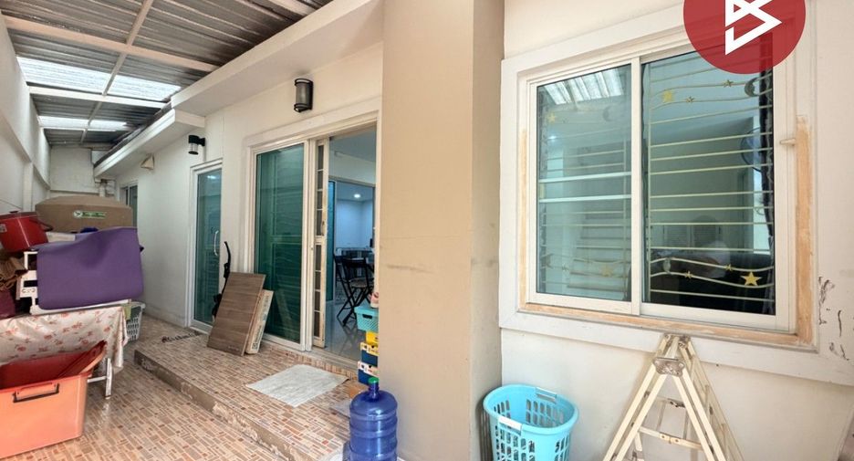 Casa adosada en venta de 3 habitaciones en Si Racha, Chonburi